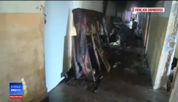 Incendiu într-un bloc social din Fieni. Zeci de oameni sărmani au rămas pe drumuri