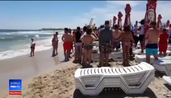 Un turist și-a dat viața pentru a-și salva cei doi nepoți. Salvamarii lipsesc de pe plaje