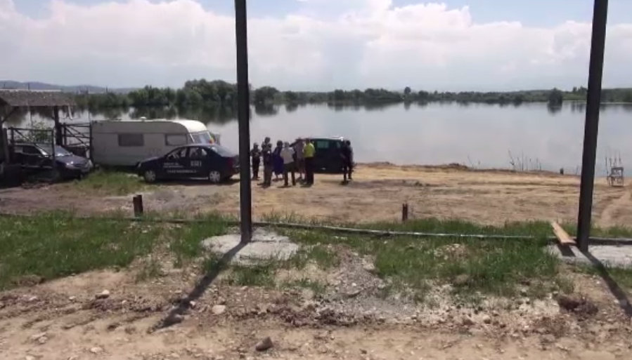 Scandal în Delta din Carpați. Pescarii s-au revoltat din cauza unui șantier apărut în zonă