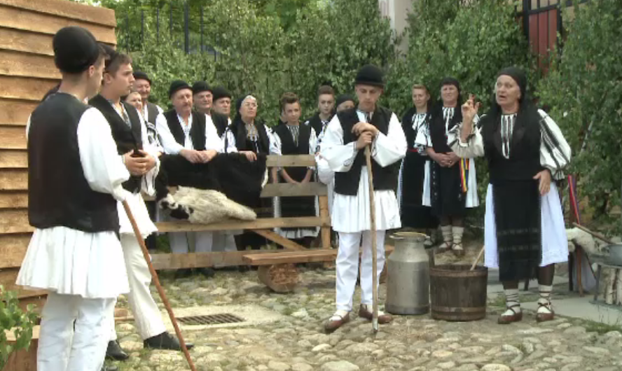 Piesă veche de 70 de ani, pusă în scenă în satul Rășinari, din județul Sibiu