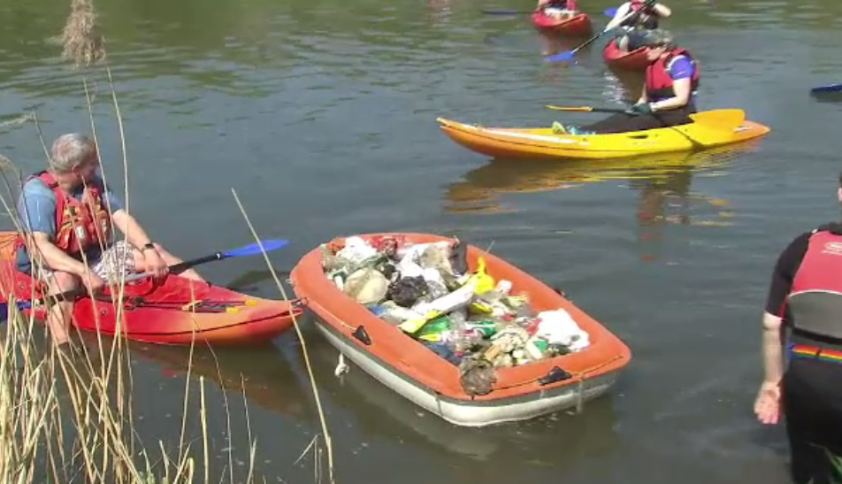 Comisia Europeană propune interzicerea paielor și tacâmurilor de plastic pentru a reduce poluarea