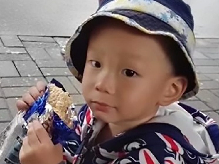 Un copil de 4 ani din China a murit sufocat, după ce a fost uitat într-o dubă