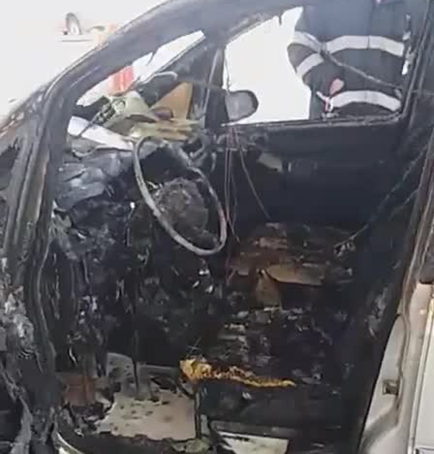 Un şofer şi-ar fi dat foc singur în maşina sa, într-o benzinărie din Cluj
