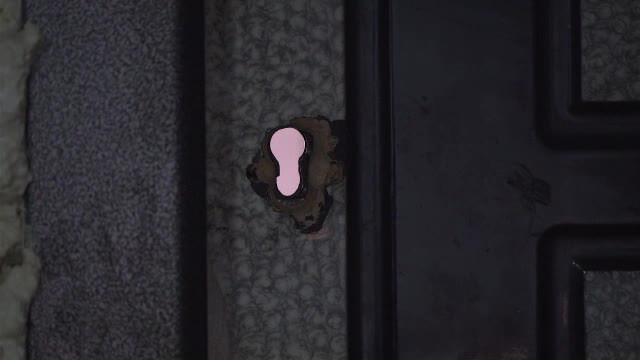 Bătrână cu Alzheimer, bătută cu sălbăticie în propria casă pentru a i se lua pensia