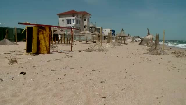 Eforie Nord, la începutul sezonului estival: prețuri mari, fără salvamari și faleze care se prăbușesc