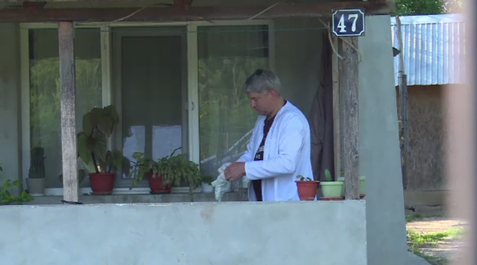 Caz șocant în Dâmbovița. Un bărbat a fost găsit fără suflare în curtea casei