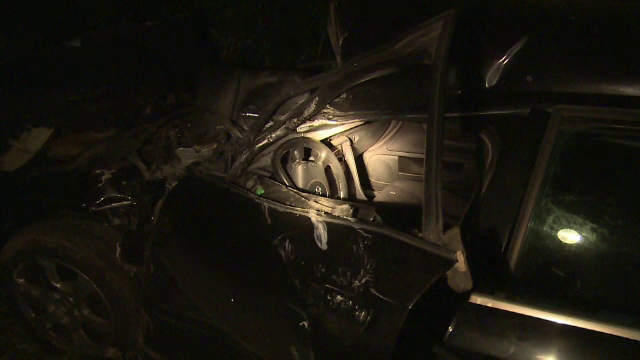 Șoferiță rănită după ce mașina s-a blocat pe șine și a fost lovită de tren. Ce a făcut soțul ei