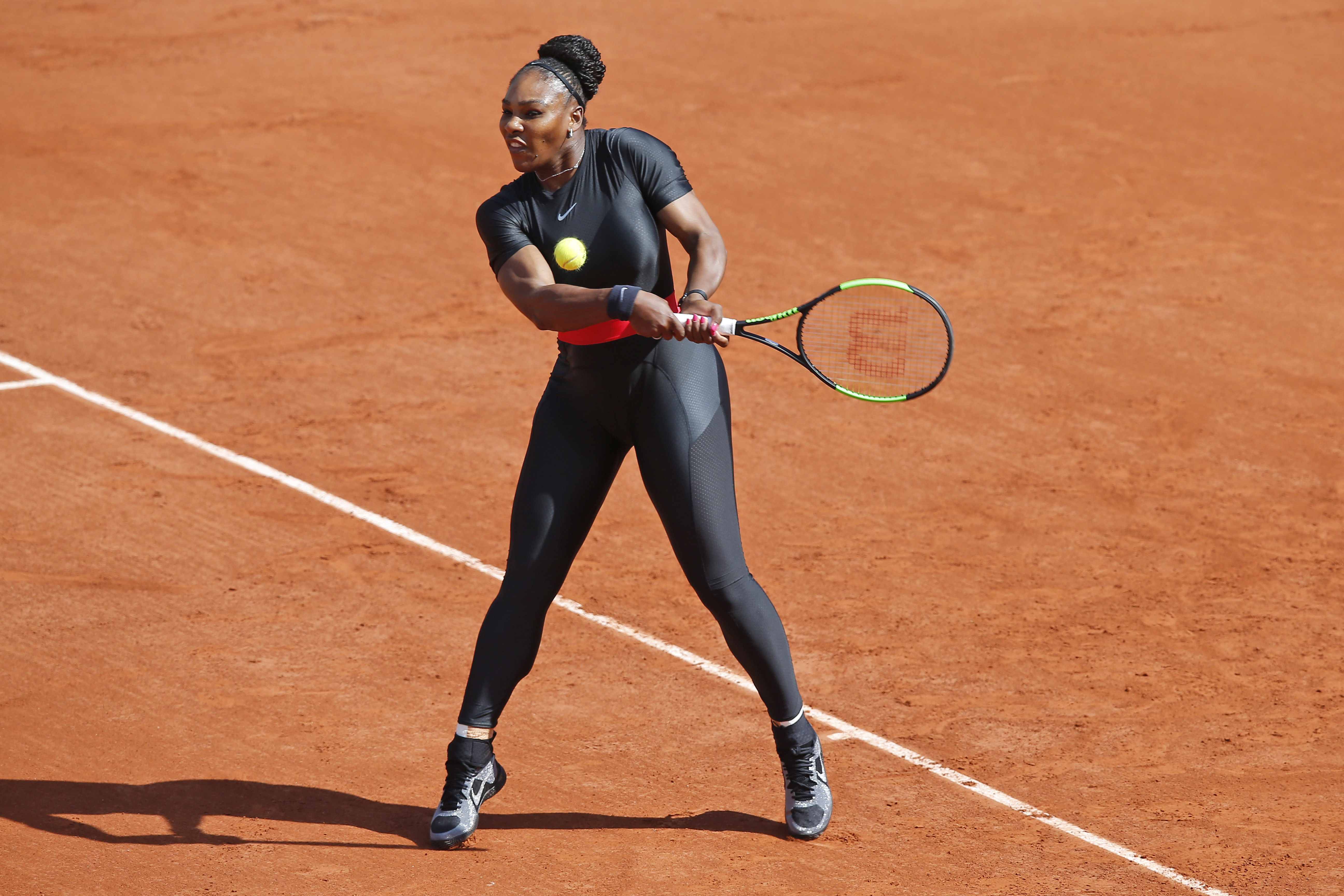Serena Williams, ținută neobișnuită în primul meci de la Roland Garros: ”Ca o prinţesă războinică”