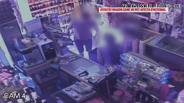 O vânzătoare din Arad, lovită cu pumnul în față de un client