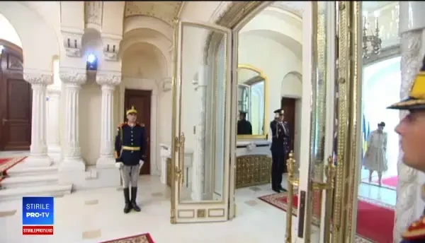 Prințul Charles, întâmpinat de Iohannis la Cotroceni: „Bine ați venit acasă”