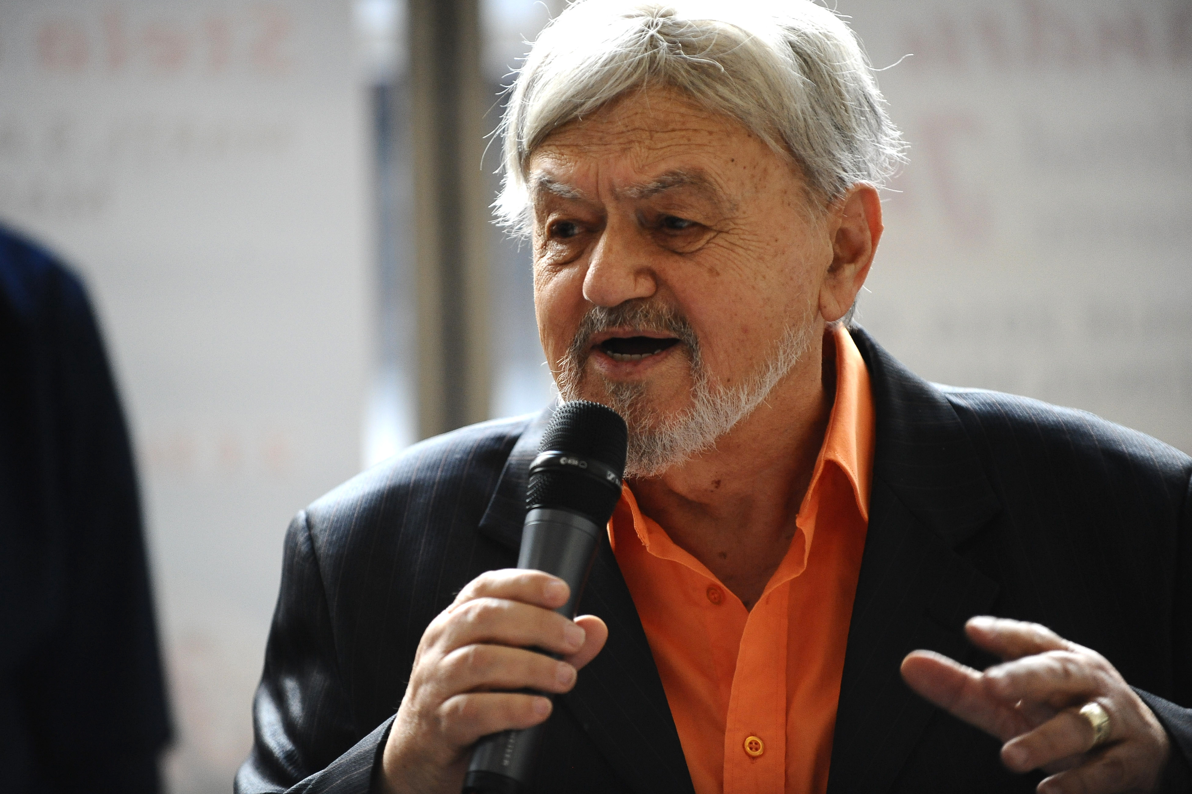 Alexandru Jula a murit. Cântăreţul avea 83 de ani