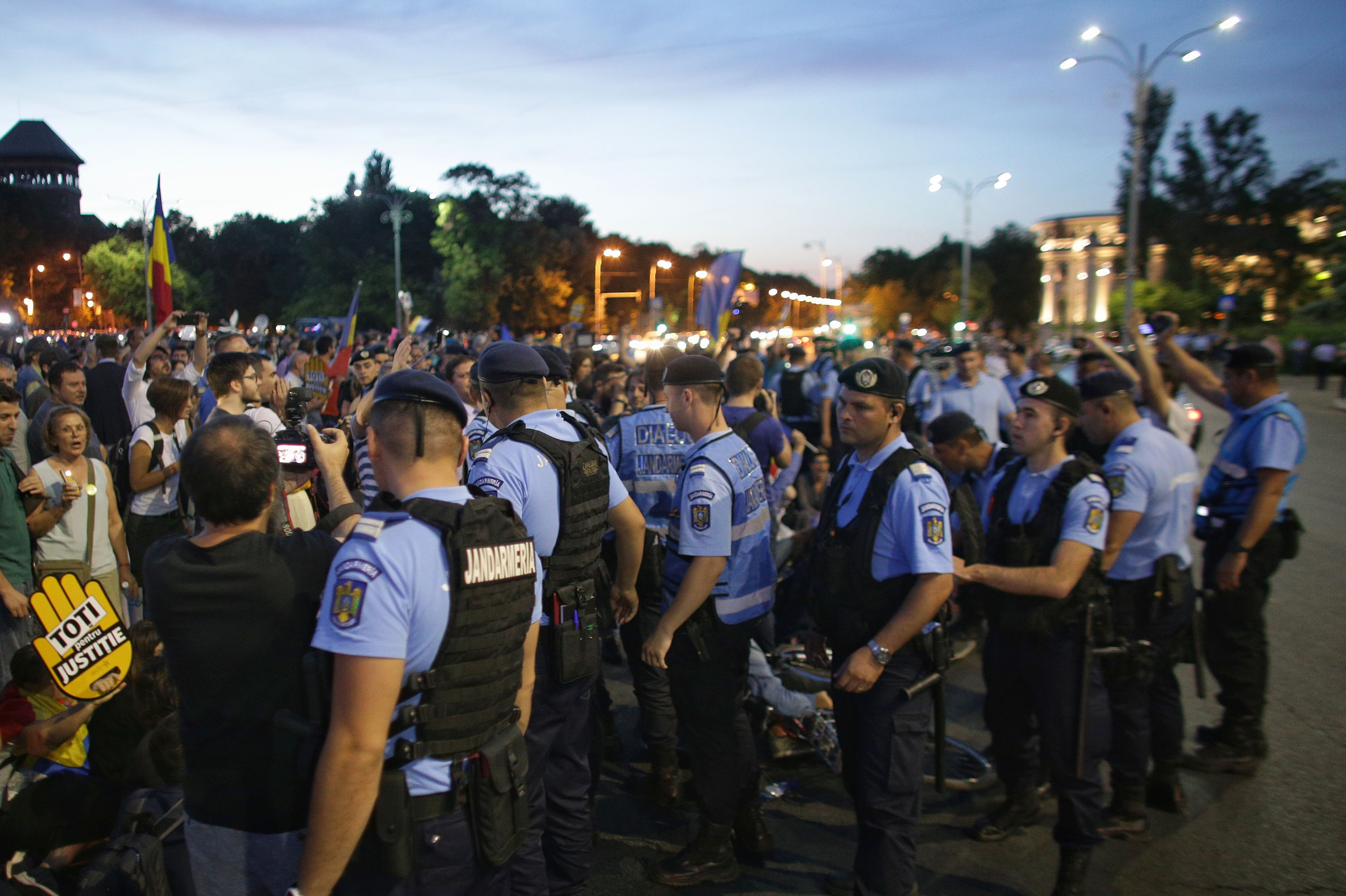 Jandarmeria, despre protestul din Piața Victoriei: Nu au fost respectate condițiile legii