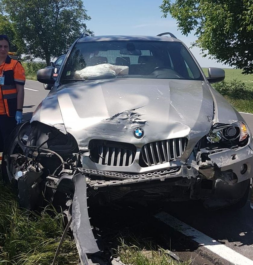 Accident în Constanța: două mașini s-au lovit frontal, după explozia unei anvelope