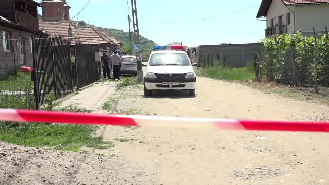 Bărbatul din Alba împuşcat de un poliţist voia să-şi lovească familia cu toporul