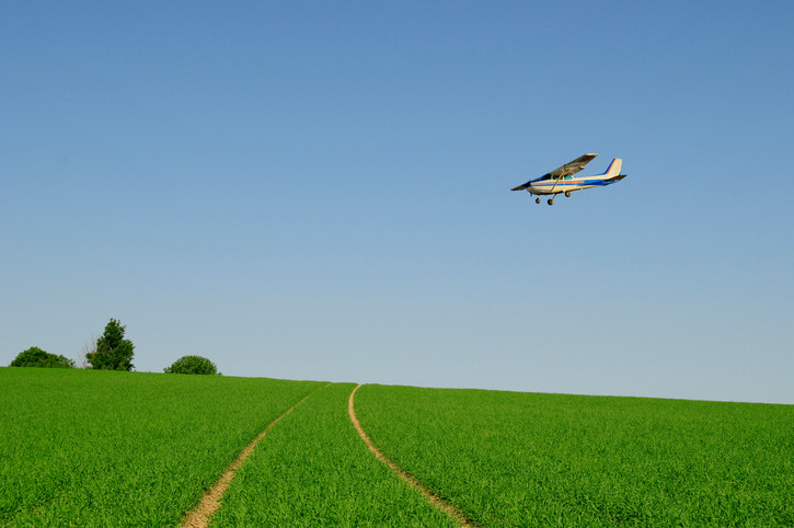 Un avion de mici dimensiuni s-a prăbuşit în Ungaria. Cele 2 persoane de la bord au murit