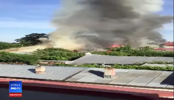 Incendiu în sectorul 2 al Capitalei. Au fost trimise opt maşini de pompieri