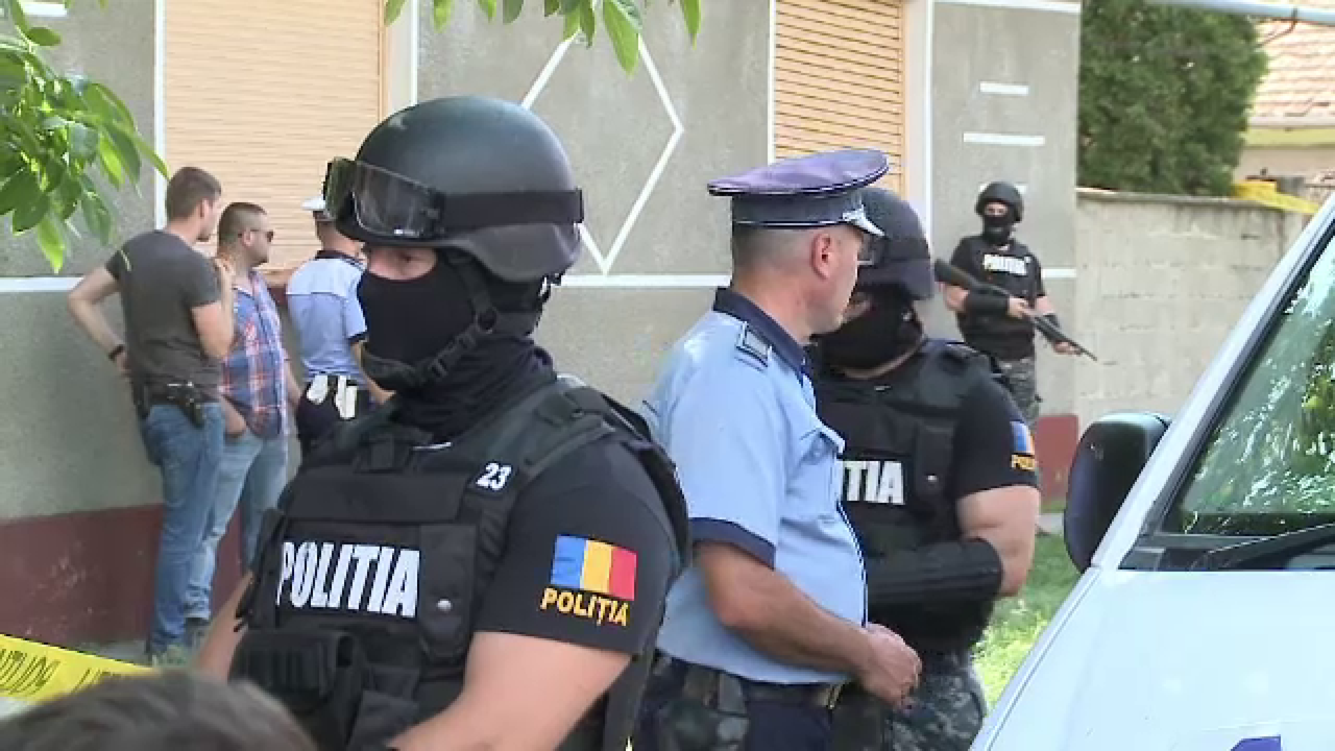 Episod sângeros în Arad. O fată de 17 ani, mama unui bebeluş, înjunghiată mortal de iubit