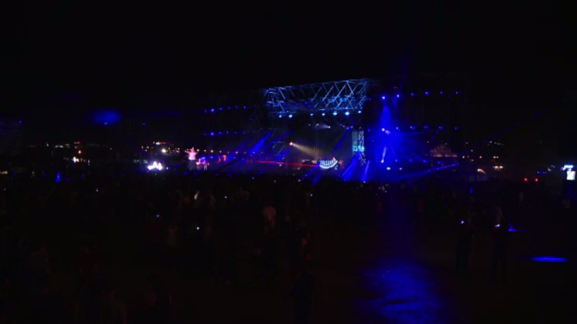 Afterhills 2018. Mii de oameni în prima zi de festival. Un balon cu aer cald, atracția serii