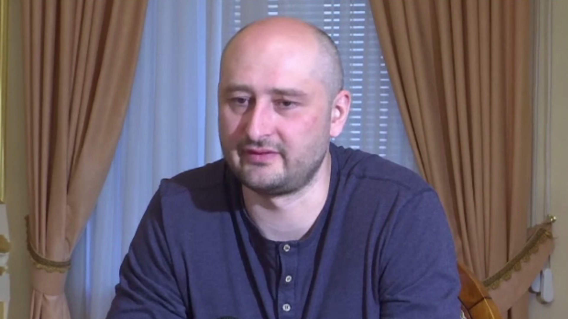 Jurnalistul rus care și-a înscenat moartea a povestit totul. ”Era sânge de porc”