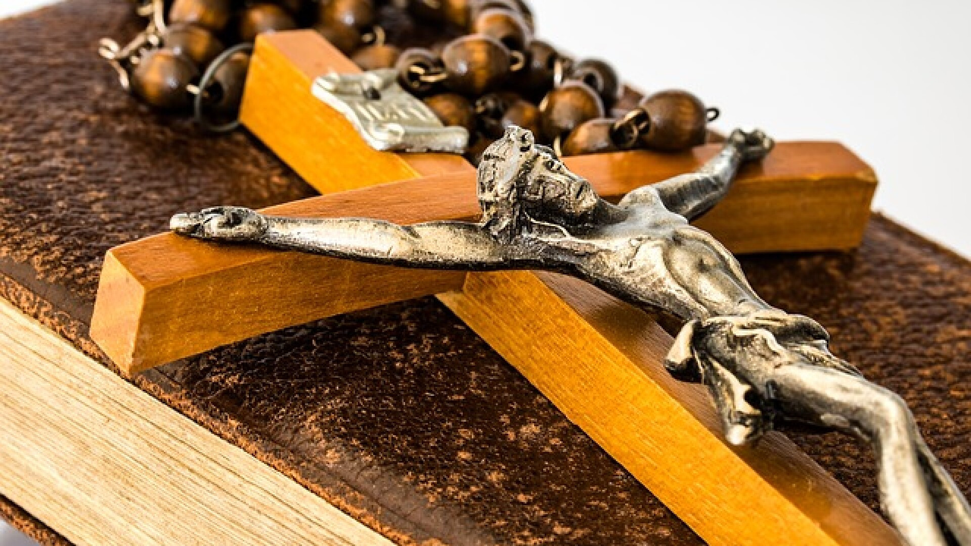 Europa redevine religioasă. Țara din UE unde instituțiile sunt obligate să afișeze crucea creștină