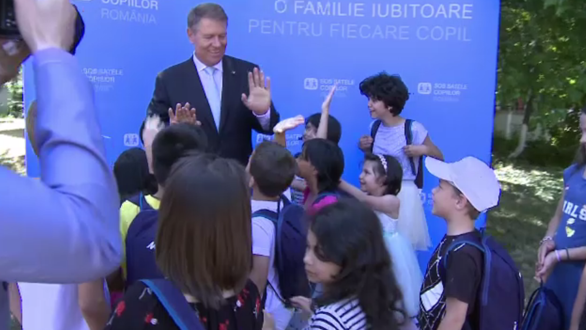 Klaus Iohannis, în vizită la Asociația SOS Satele Copiilor. ”Aţi reuşit să schimbaţi destine”