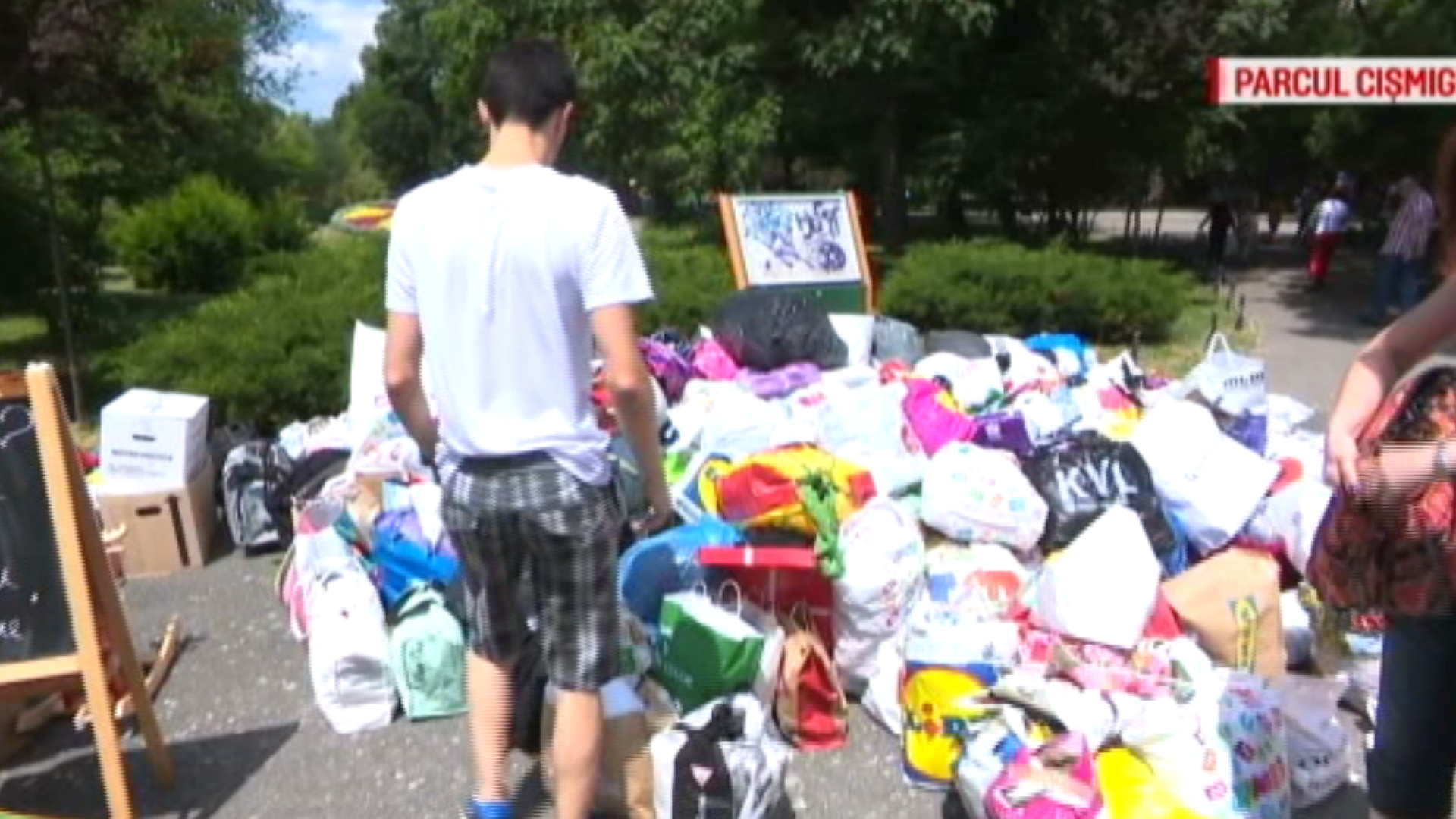 Sute de donații pentru copiii mai puțin norocoși, făcute de alți copii în București