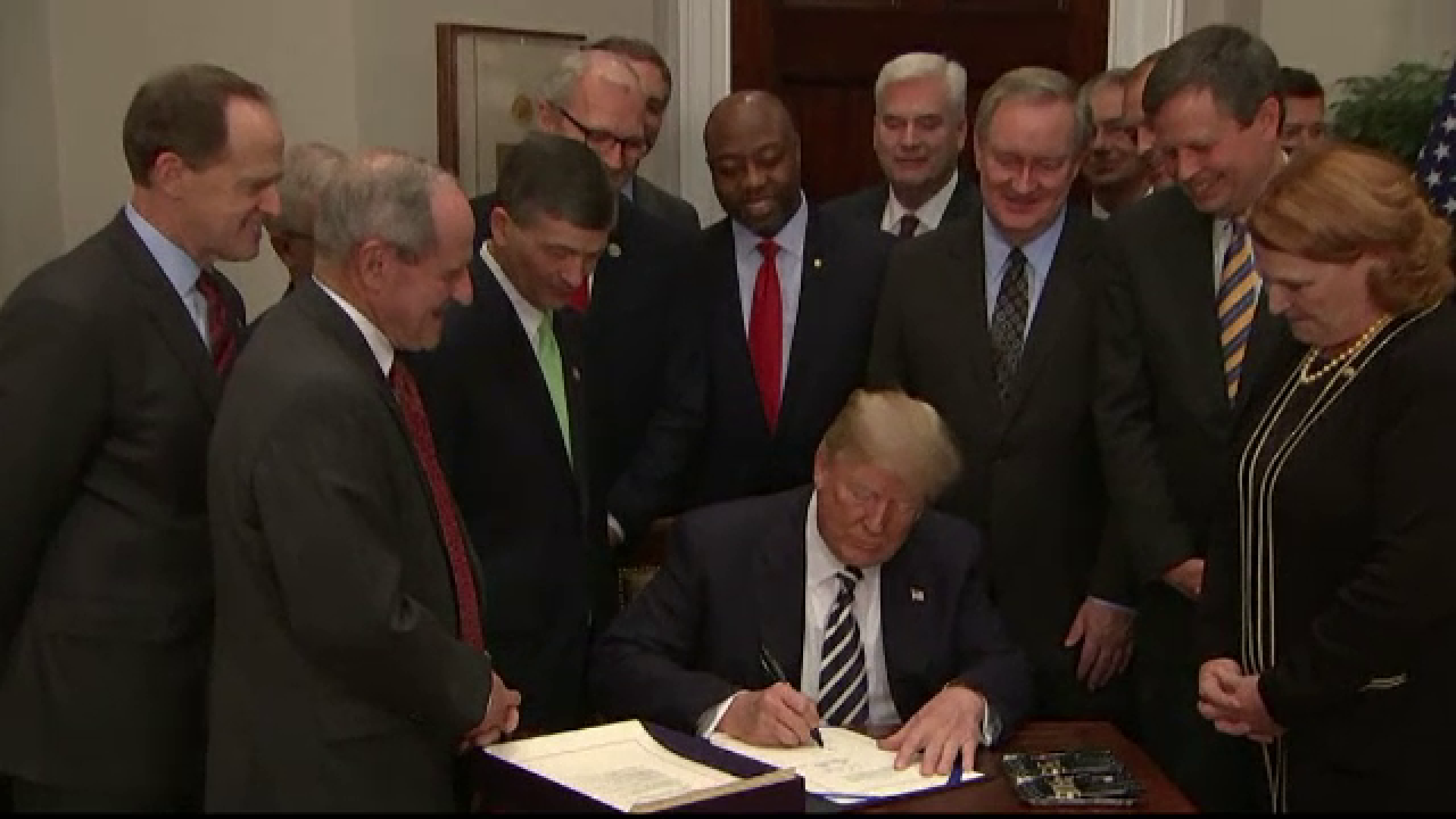 Tarifele comerciale americane au intrat în vigoare. Cum va fi afectată România