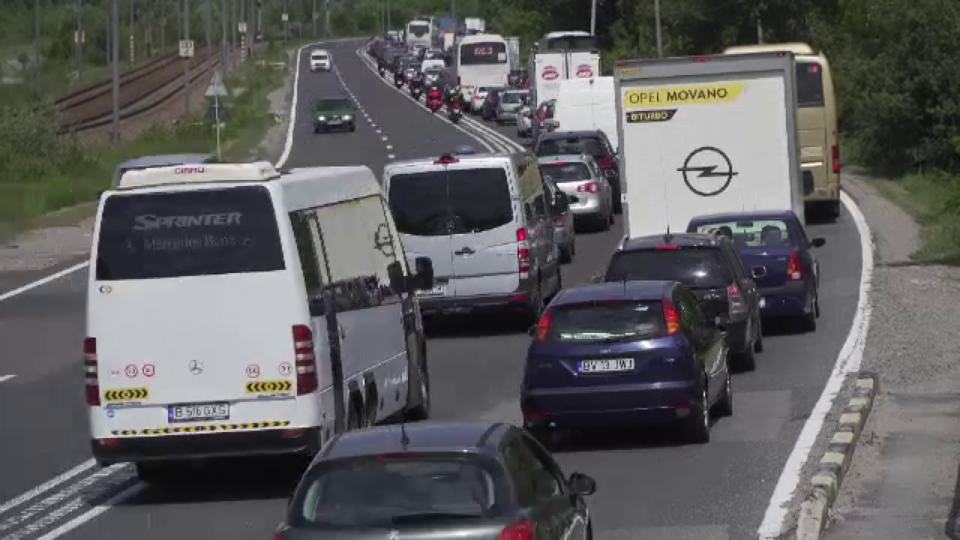 Autocar care transporta peste 50 de bulgari, implicat într-un accident pe DN1