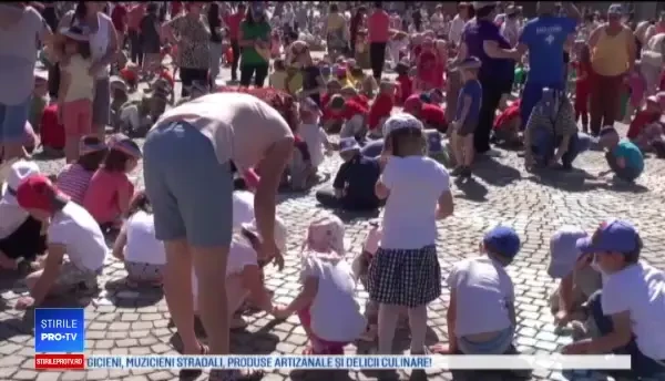 Cel mai mare desen stradal din țară, colorat de peste 1000 de prichindei de Ziua Copilului