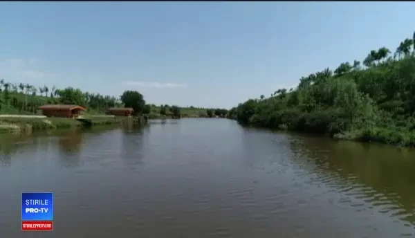 Lacurile private, pline de pescari de 1 iunie. Unde şi-au lăsat copiii în acest timp