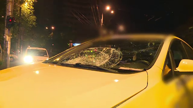 Bărbat, lovit de un taximetru în Capitală, după ce ar fi traversat pe roșu