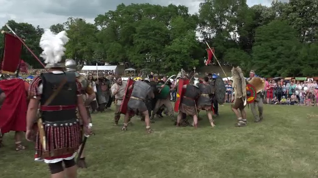 Festivalul unde dacii s-au duelat cu romanii. Un războinic a fost luat în dubă