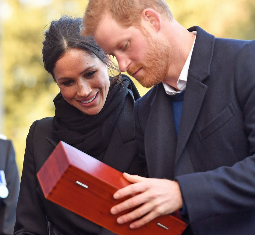Prinţul Harry şi Meghan Markle, puşi să returneze cadouri de nuntă de 8 milioane de euro