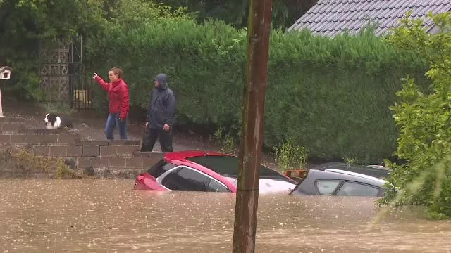 Inundaţii urmate de torente de noroi, în vestul Europei. "Într-o secundă apa a trecut de ferestre"