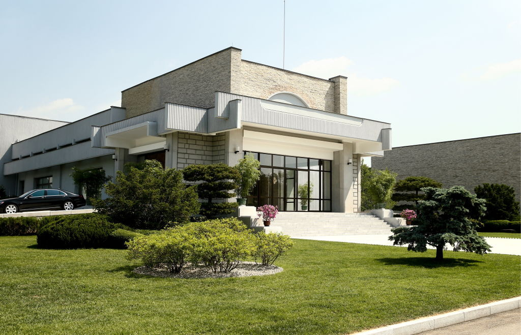 Imagini din interiorul "palatului" lui Kim Jong-un, surprinse de un fotograf rus