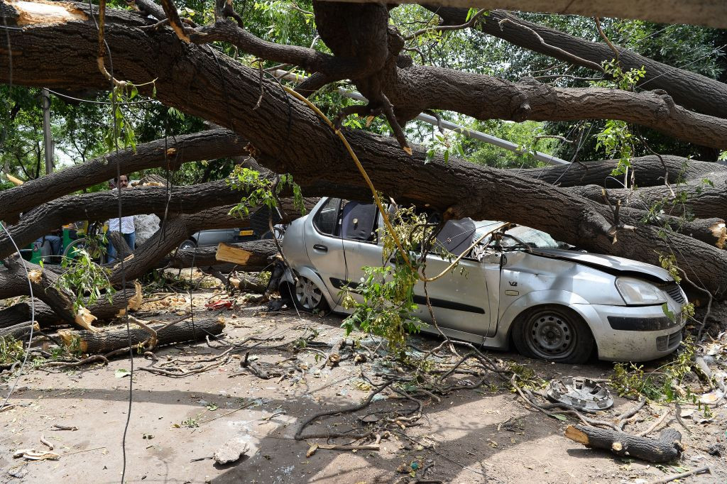 Cel puţin 30 de oameni au murit din cauza furtunilor şi a fulgerelor, în India