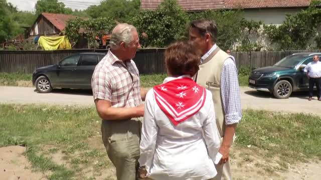 Prințul Charles, întâmpinat în Valea Crișului cu fanfară și rachiu