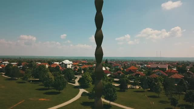 Casa lui Brâncuși se prăbușește, Coloana Infinitului se umple de pete negre. Cultura României, ignorată de Centenar