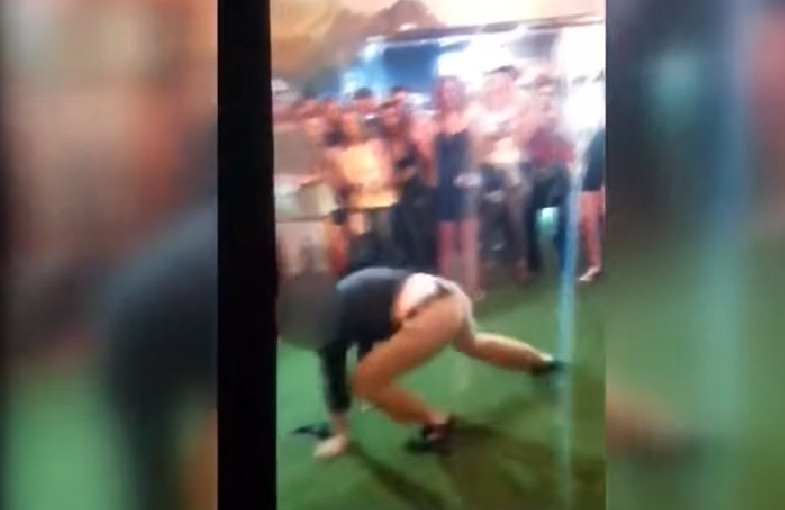 Momentul în care un polițist a împușcat, din greșeală, o persoană, în timp ce dansa. VIDEO