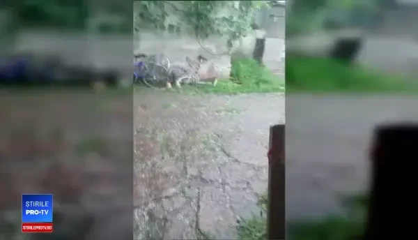 Cod galben de furtuni în aproape trei sferturi din ţară. Cât de mult va ploua duminică