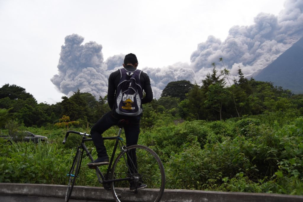 Cea mai puternică erupție din ultimii 40 de ani a vulcanului Fuego din Guatemala
