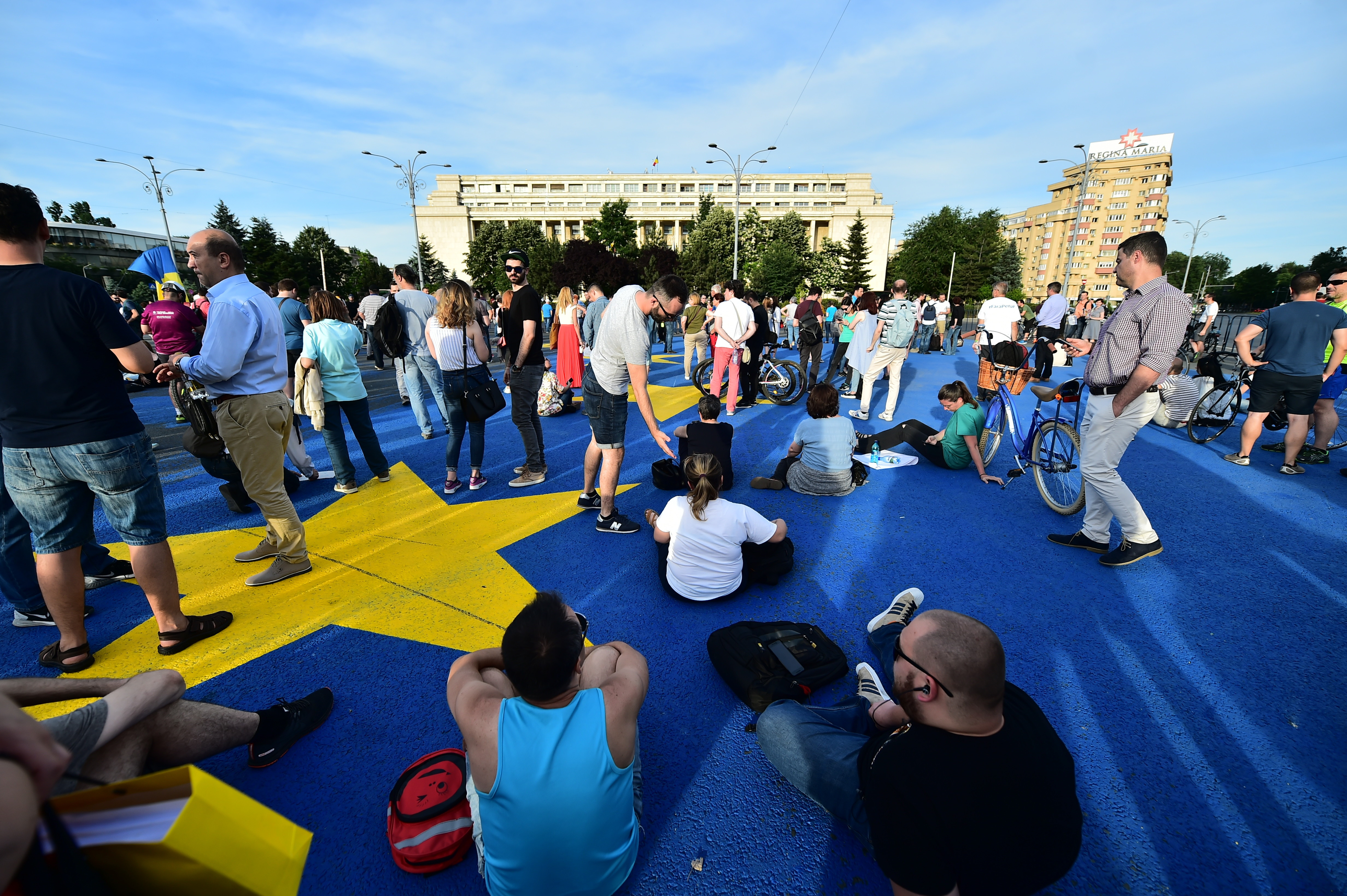 Organizații ale societății civile ii solicită lui Iohannis consultări publice în scandalul CCR - Kovesi