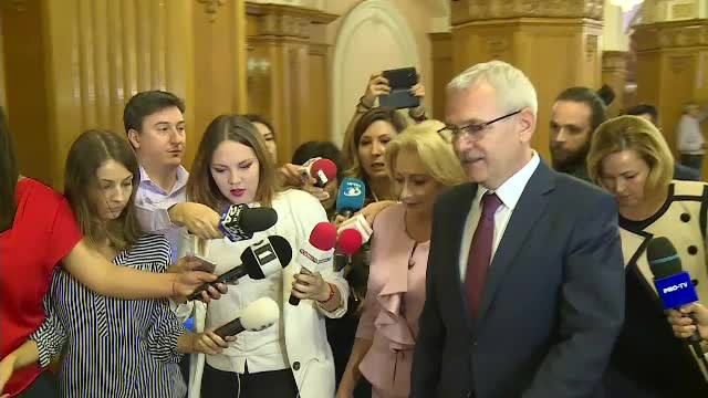 Dragnea s-a enervat din nou din cauza jurnaliștilor care încercau să-i pună întrebări lui Dăncilă