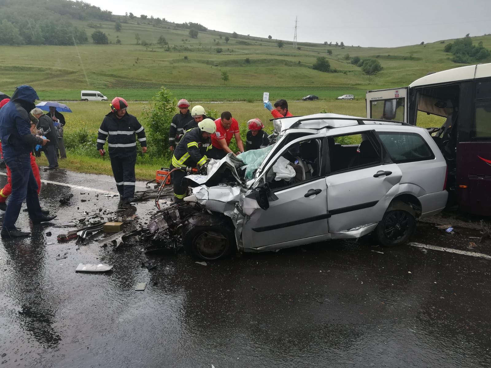Accident rutier grav, în Harghita: 2 morți şi 13 răniţi. A fost activat Planul Roşu