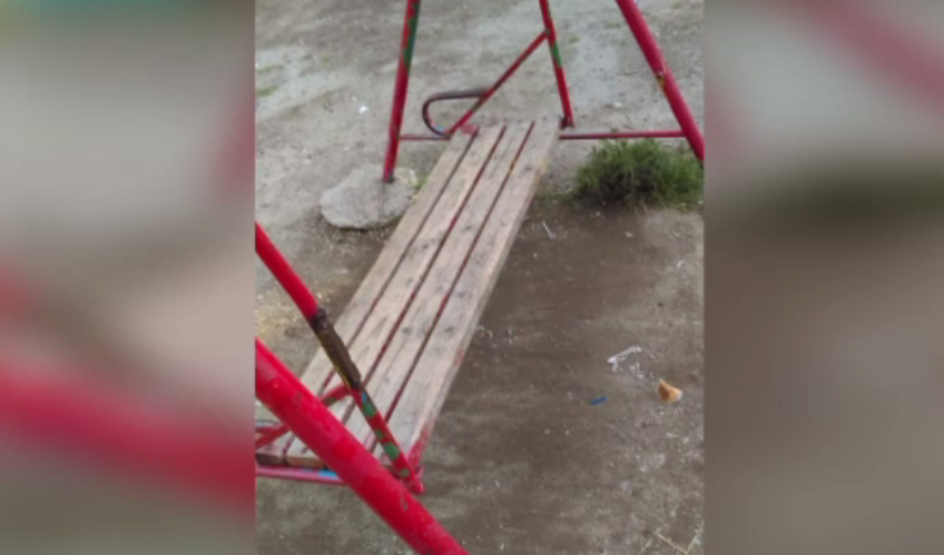 Un băiat de 3 ani riscă să-și piardă vederea la un ochi după un accident la locul de joacă