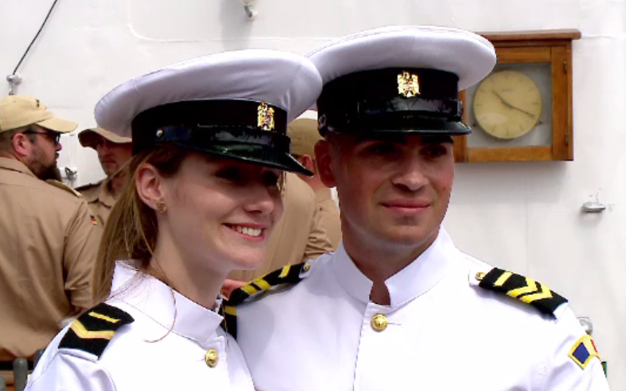 Bricul Mircea a plecat în misiune. Părinții și-au luat la revedere de la copii pentru o lună