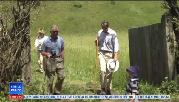 Turiştii care au dat din întâmplare peste prinţul Charles, într-un sat din România