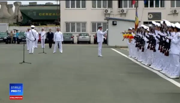 Bricul Mircea a plecat în misiune. Părinții și-au luat la revedere de la copii pentru o lună