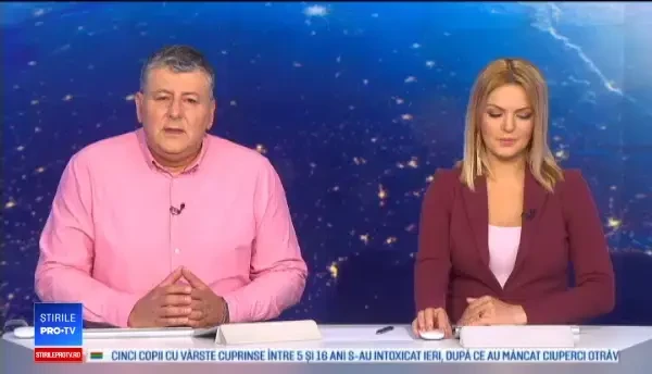 Un echipaj de poliție a escortat un cal pe străzile din Bacău