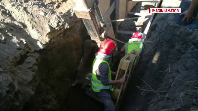 Muncitor, surprins de un mal de pământ în timp ce lucra la extinderea canalizării